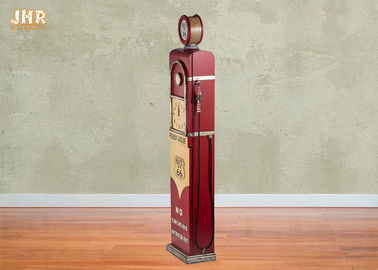 旧式な木の収納キャビネットの赤い色の装飾的な木製の床の時計のガソリンスタンドの貯蔵の棚