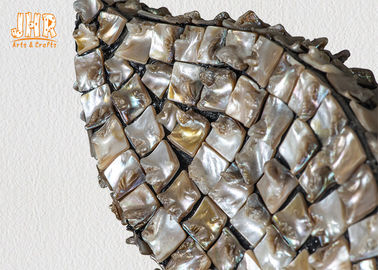 Appleは貝殻によって組み立てられた家の装飾項目が付いているガラス繊維の壁ミラーを形づけました