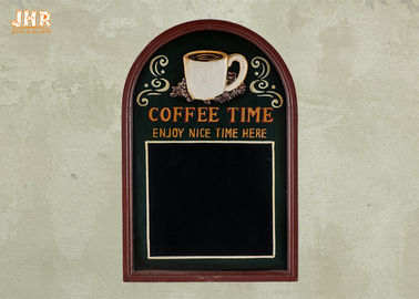 装飾的な木の組み立てられた壁掛けの黒板のコーヒー時間壁の印