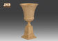 古典によって曇らされる金のガラス繊維の壷プランター センターピースのテーブルのつぼのトロフィの形